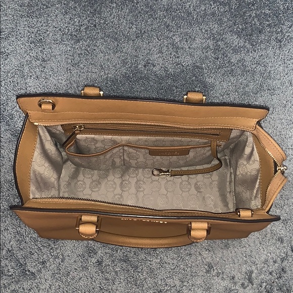 Michael Kors Medium Bag - Picture 4 of 6